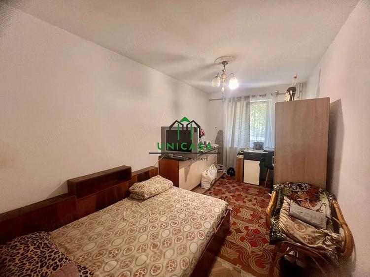 Apartament cu 3 camere semidecomandat în Căzănești (Râmnicu Vâlcea)