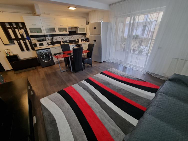 Apartament cu 2 camere semidecomandat, mobilat în Florești