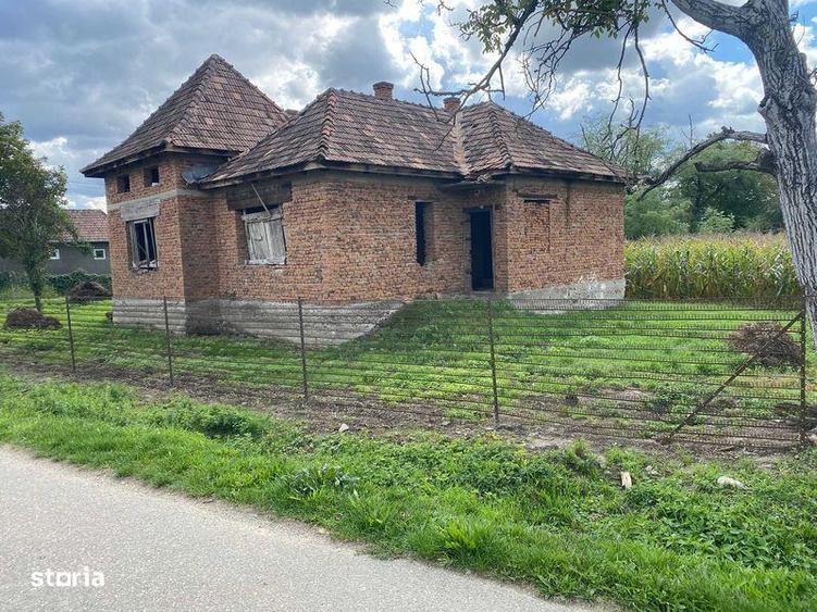Casă cu 4 camere cu Teren 139 Mp în Horoatu Crasnei
