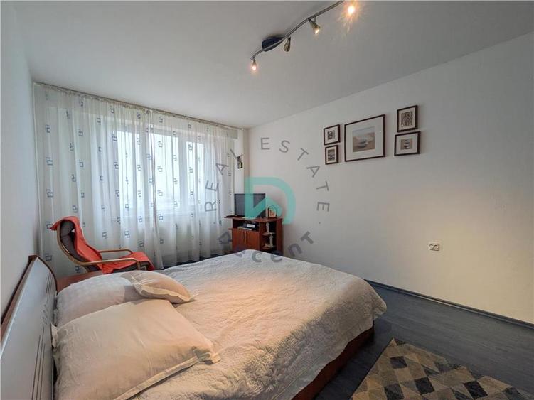 Apartament cu 3 camere decomandat în Astra