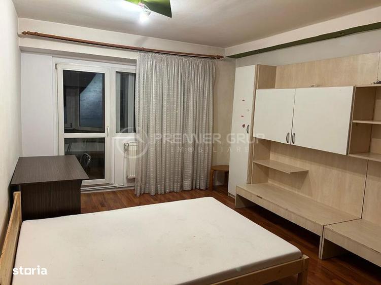 Apartament cu 3 camere decomandat, mobilat în Nicolina