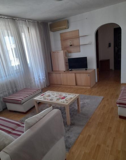 Apartament cu 3 camere semidecomandat, mobilat în Colentina