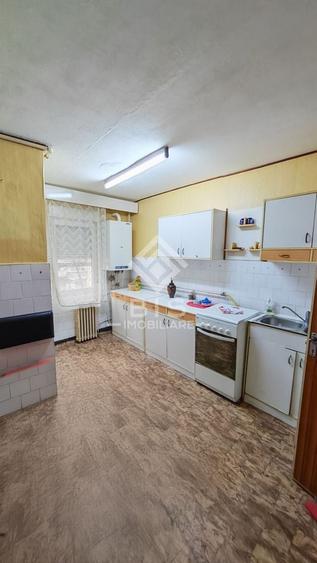 Apartament cu 4 camere decomandat în Central