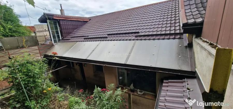 Casă cu 10 camere cu Teren 32 Mp în Muncitoresc