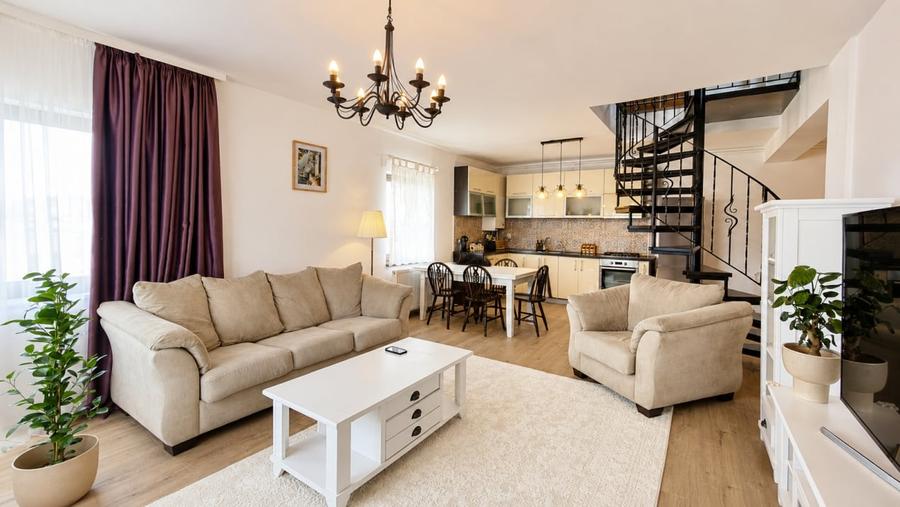 Apartament cu 3 camere, mobilat în Tractorul
