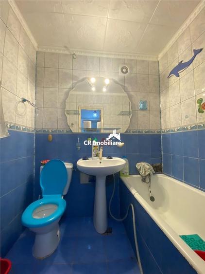 Apartament cu 3 camere semidecomandat, mobilat în Drumul Găzarului
