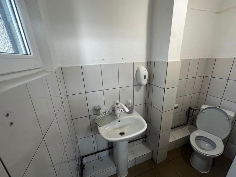 Birou, de 385 mp, în Central