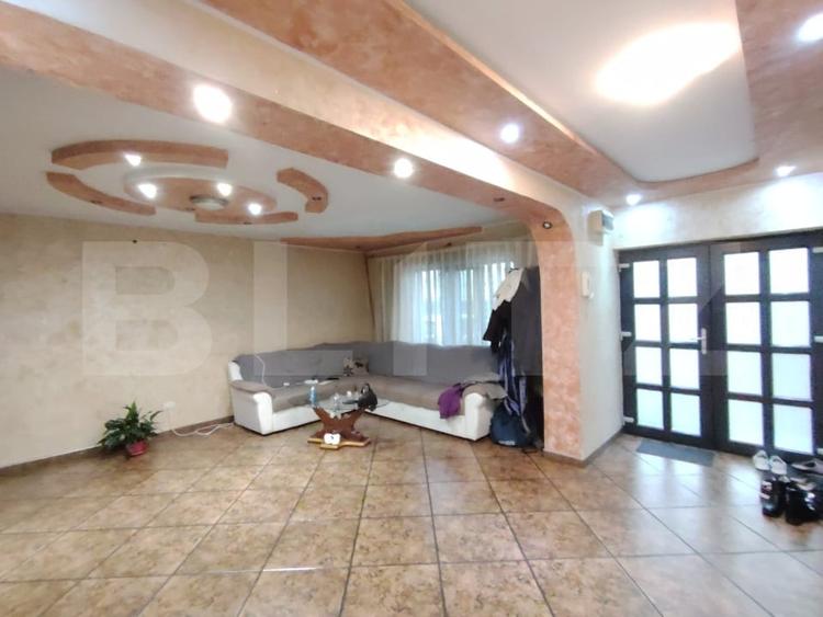Casă individuală cu 4 camere cu Canalizare în Craiovița Nouă