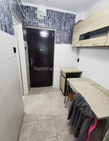 Inchiriez garsoniera renovata la Victoria