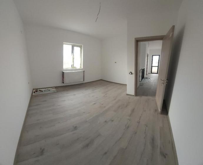 Casă cu 5 camere cu Teren 400 Mp în Central