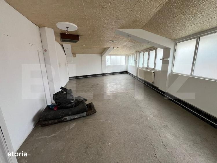 Spațiu comercial, de 220 mp, în Teiș