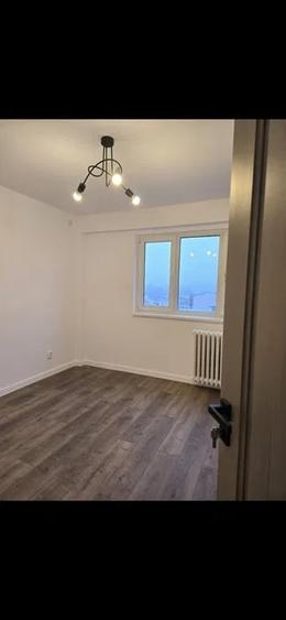 Apartament cu 3 camere decomandat în Titulescu