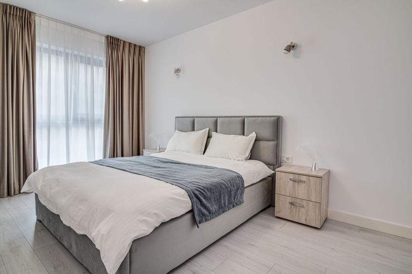 Apartament cu 3 camere semidecomandat în Pipera