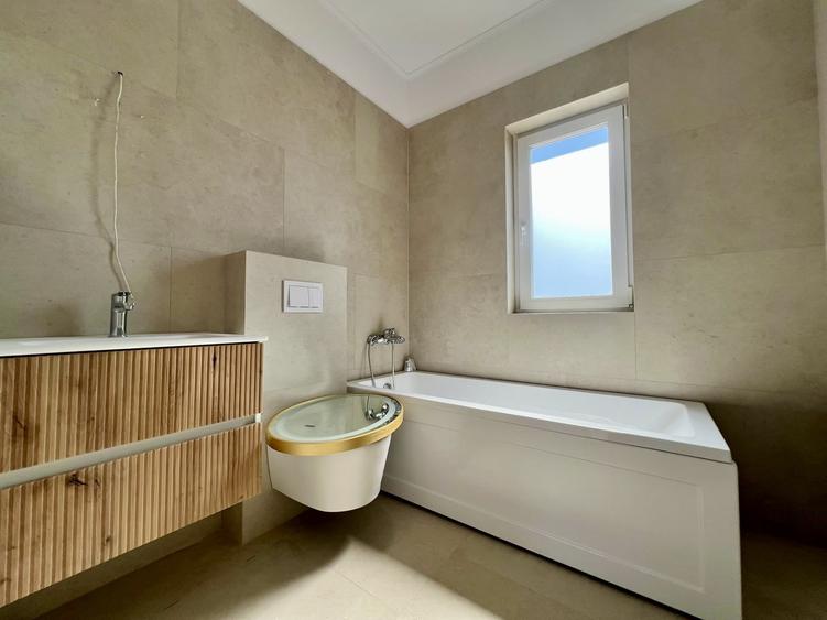 Casă cu 3 camere cu Teren 216 Mp în Săcălaz