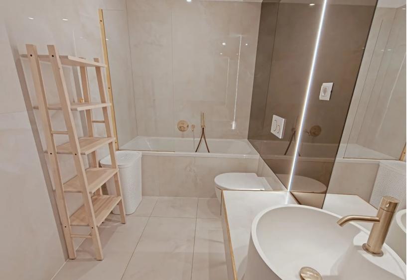 Apartament cu 3 camere semidecomandat, mobilat în Pipera