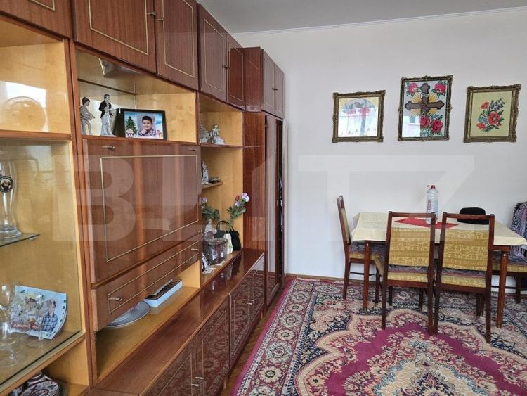 Apartament cu 3 camere decomandat, mobilat în Soarelui