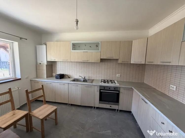 Casă cu 3 camere cu Teren 400 Mp în Domnești