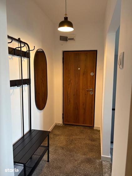 Apartament cu 3 camere semidecomandat în Tei