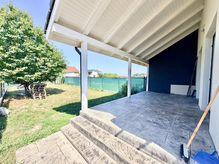 Duplex cu 4 camere cu Canalizare în Moșnița Nouă