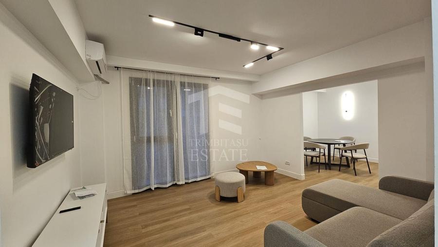 Apartament cu 3 camere semidecomandat, mobilat în Ultracentral