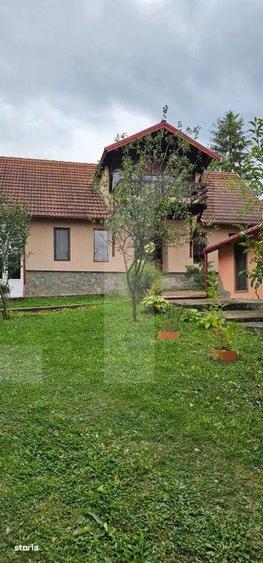 Casă cu 4 camere cu Teren 3000 Mp în Central
