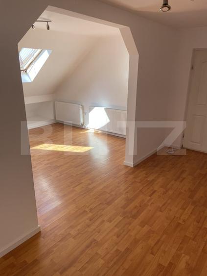 Apartament cu 3 camere semidecomandat, mobilat în Ștefan cel Mare