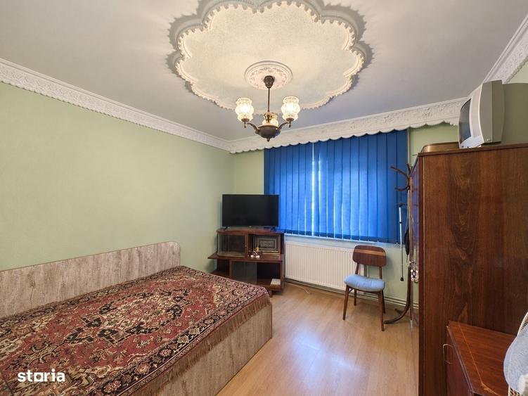 Apartament cu 2 camere decomandat în Calarași 4