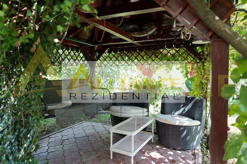 Casă individuală cu 7 camere decomandat cu Piscina în Central