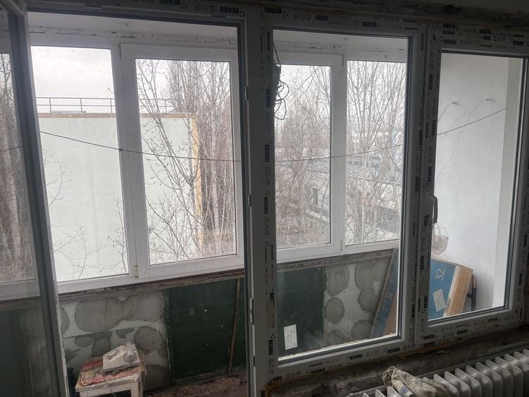 Apartament cu 3 camere decomandat în Valea Ialomiței