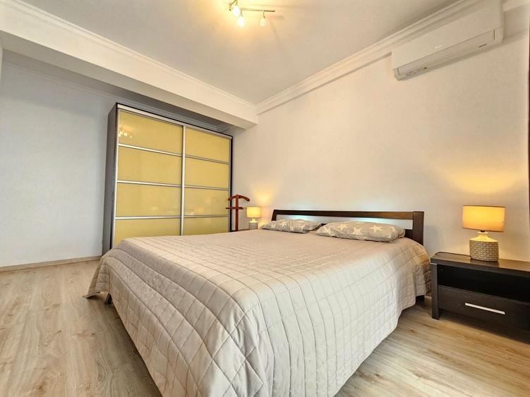Apartament cu 3 camere decomandat, mobilat în Iancu Nicolae