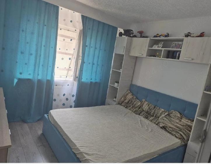 Apartament cu 3 camere semidecomandat în Central