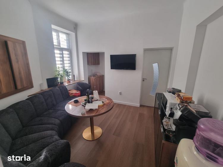 Apartament cu 5 camere decomandat în Iancului