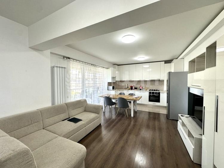 Apartament cu 4 camere semidecomandat, mobilat în Mărăști