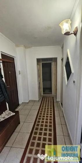 Apartament cu 2 camere decomandat în Poarta 6