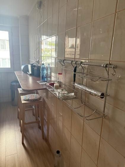 Apartament cu 2 camere semidecomandat în P-ța Victoriei