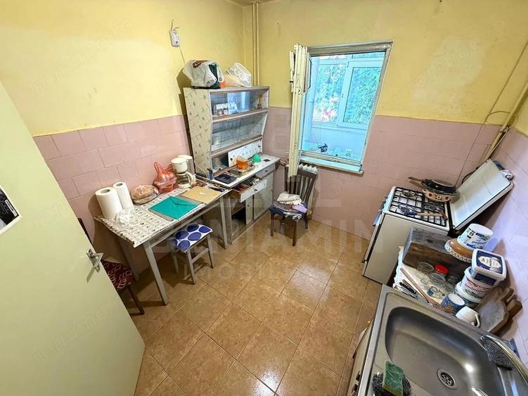 Apartament cu 2 camere decomandat în Sărari