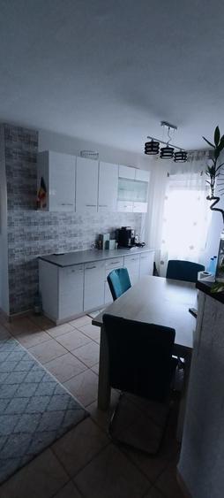 Apartament cu 2 camere decomandat, mobilat în Bucovina