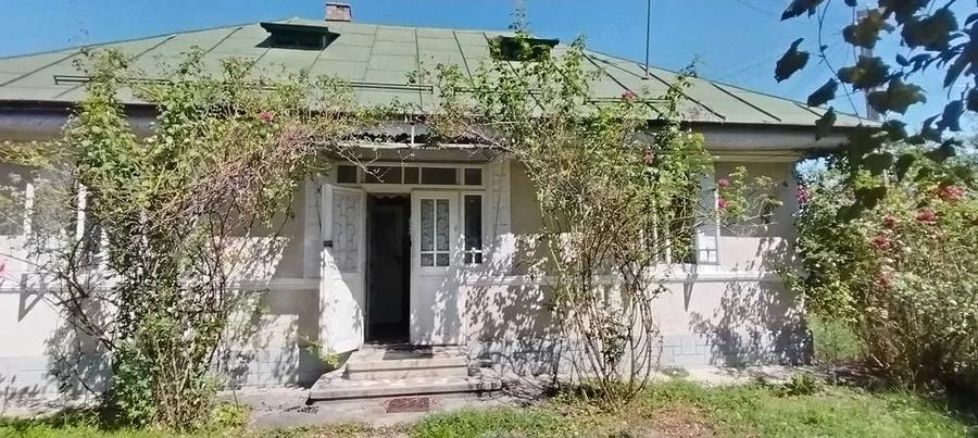 Casă cu 2 camere cu Teren 4796 Mp în Bodești