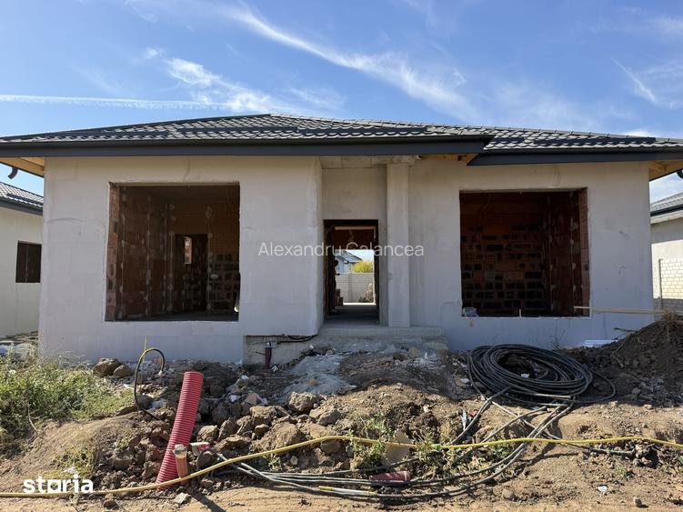 Casa individuala pe parter 3 dormitoare/dormitor matrimonial/Bragadiru