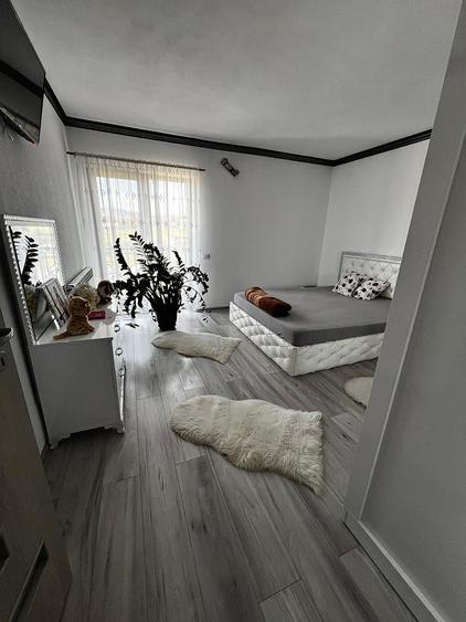 Duplex cu 4 camere cu Canalizare în Nord