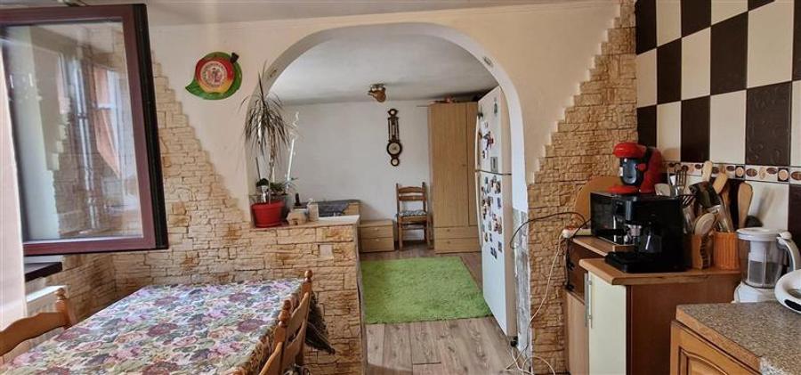 Casă individuală cu 6 camere cu Canalizare în Ultracentral