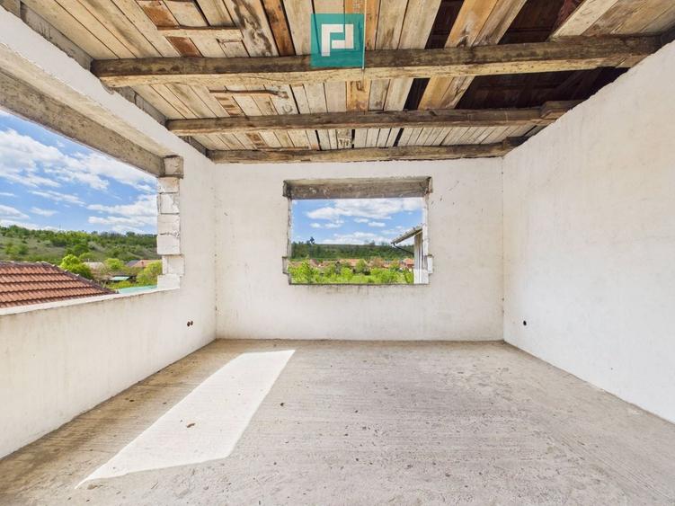 Casă individuală cu 6 camere cu Teren 1079 Mp în Exterior Nord