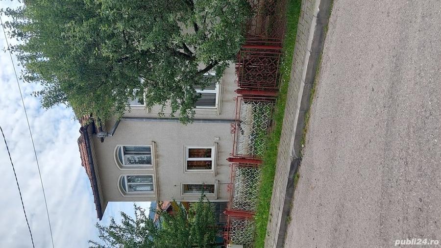 Casă cu 5 camere cu Teren 720 Mp în Câmpulung Moldovenesc