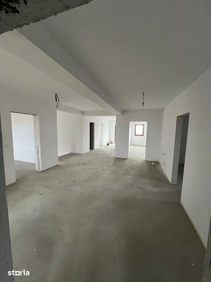 Casă cu 4 camere cu Teren 1433 Mp în Burdea