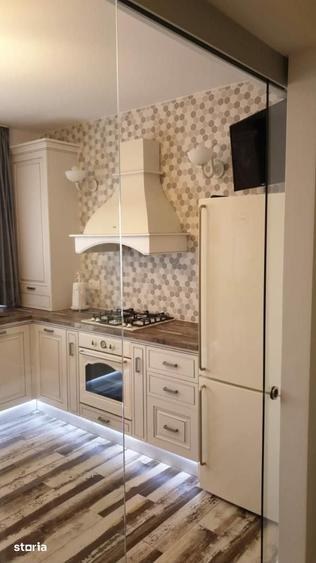 Casă cu 5 camere cu Teren 250 Mp în 1 Decembrie