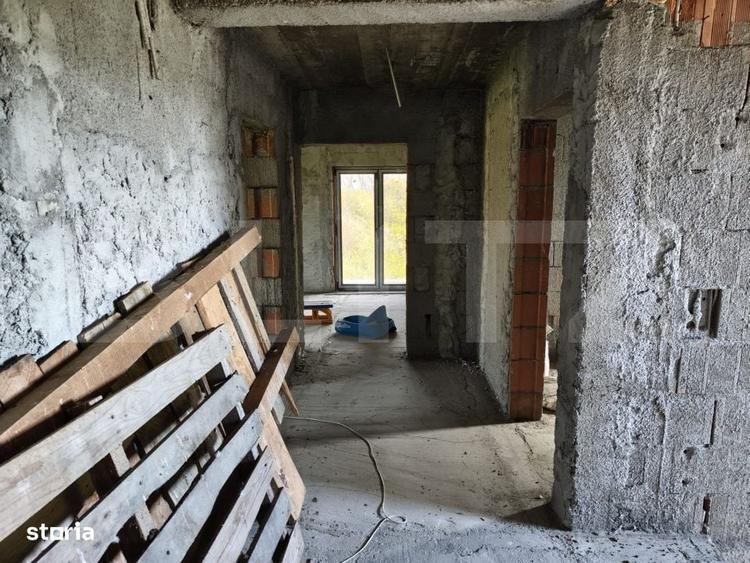 Casă cu 4 camere în Plopu