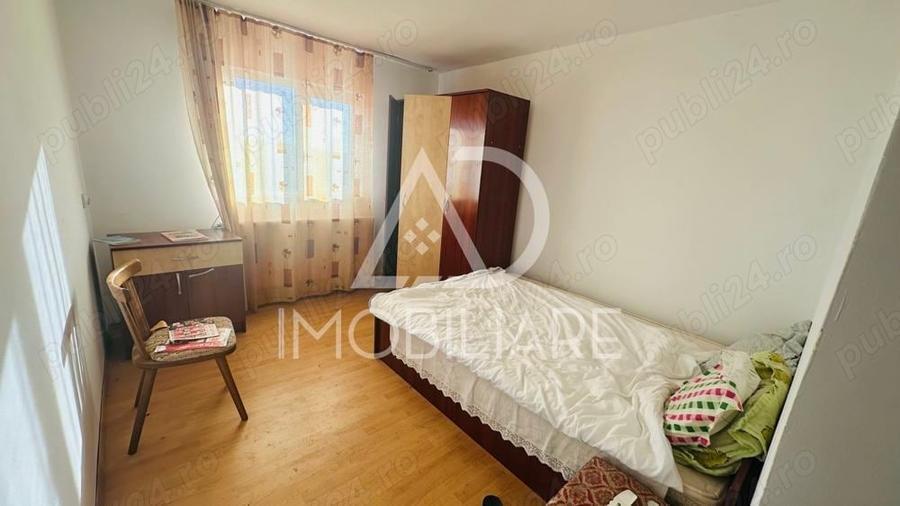Casă cu 4 camere în Runcu
