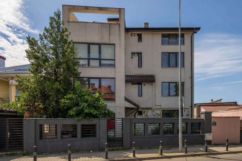 Apartament cu 3 camere decomandat în Drumul Sării