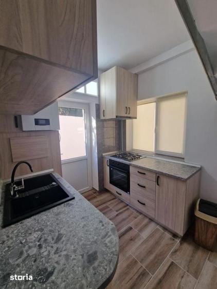Casă cu 6 camere cu Teren 165 Mp în Vatra Luminoasă