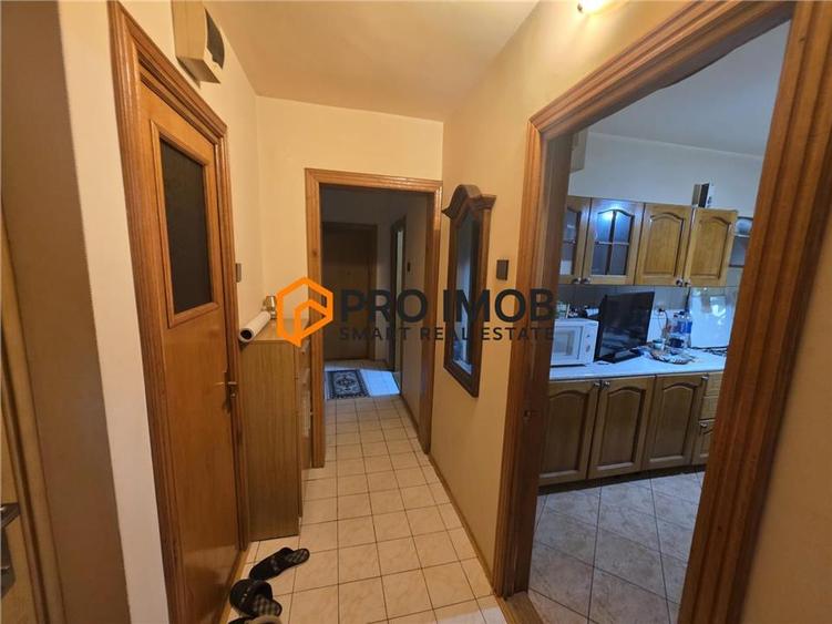 Apartament cu 3 camere decomandat, mobilat în Central